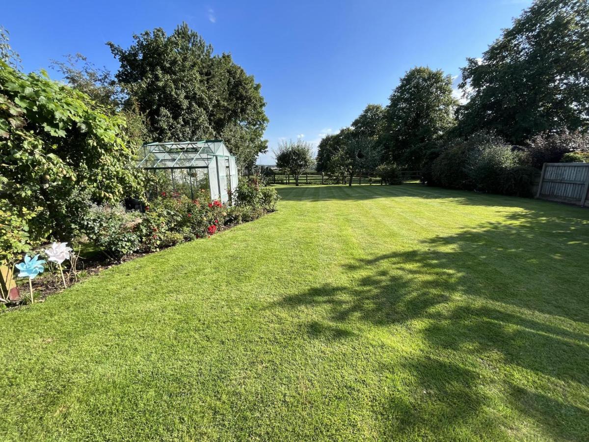 5 Bedroom 4 Bathroom Gym Playroom Country Home Leamington Spa Exterior photo